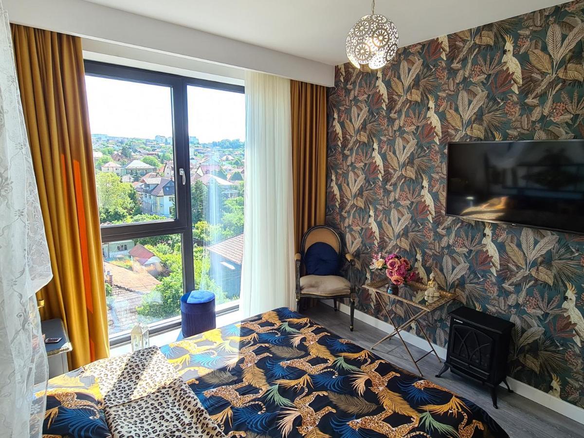 Apartment Parisian