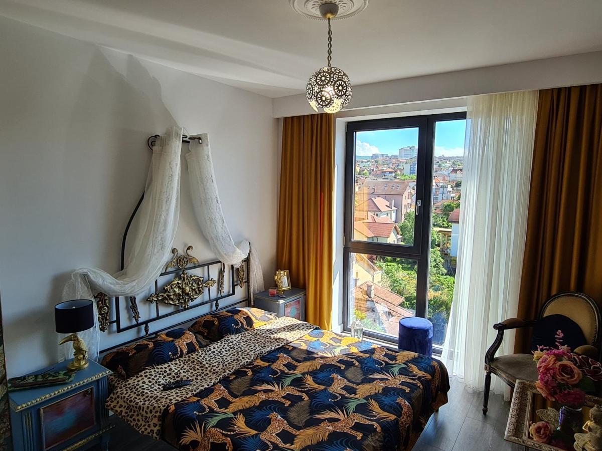 Apartment Parisian