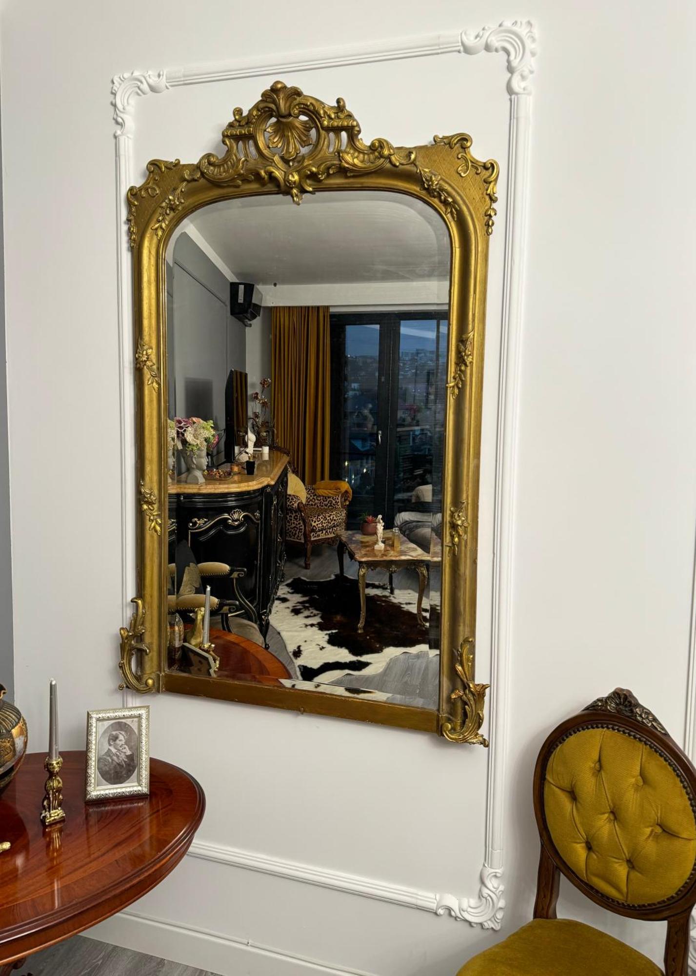 Parisian Apartment *