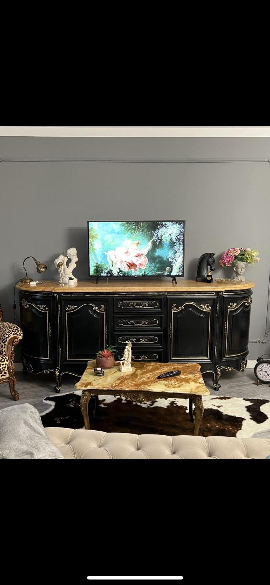 Parisian Apartment *